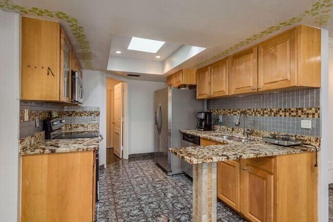 Building Photo - 4/2 Tampa Home