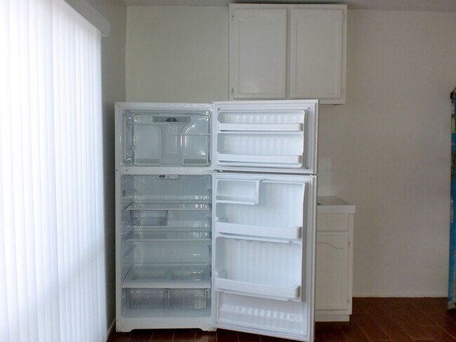 Building Photo - 17433 Vanowen St