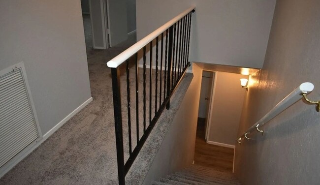 Building Photo - Cozy 3 bed 2.5 bath