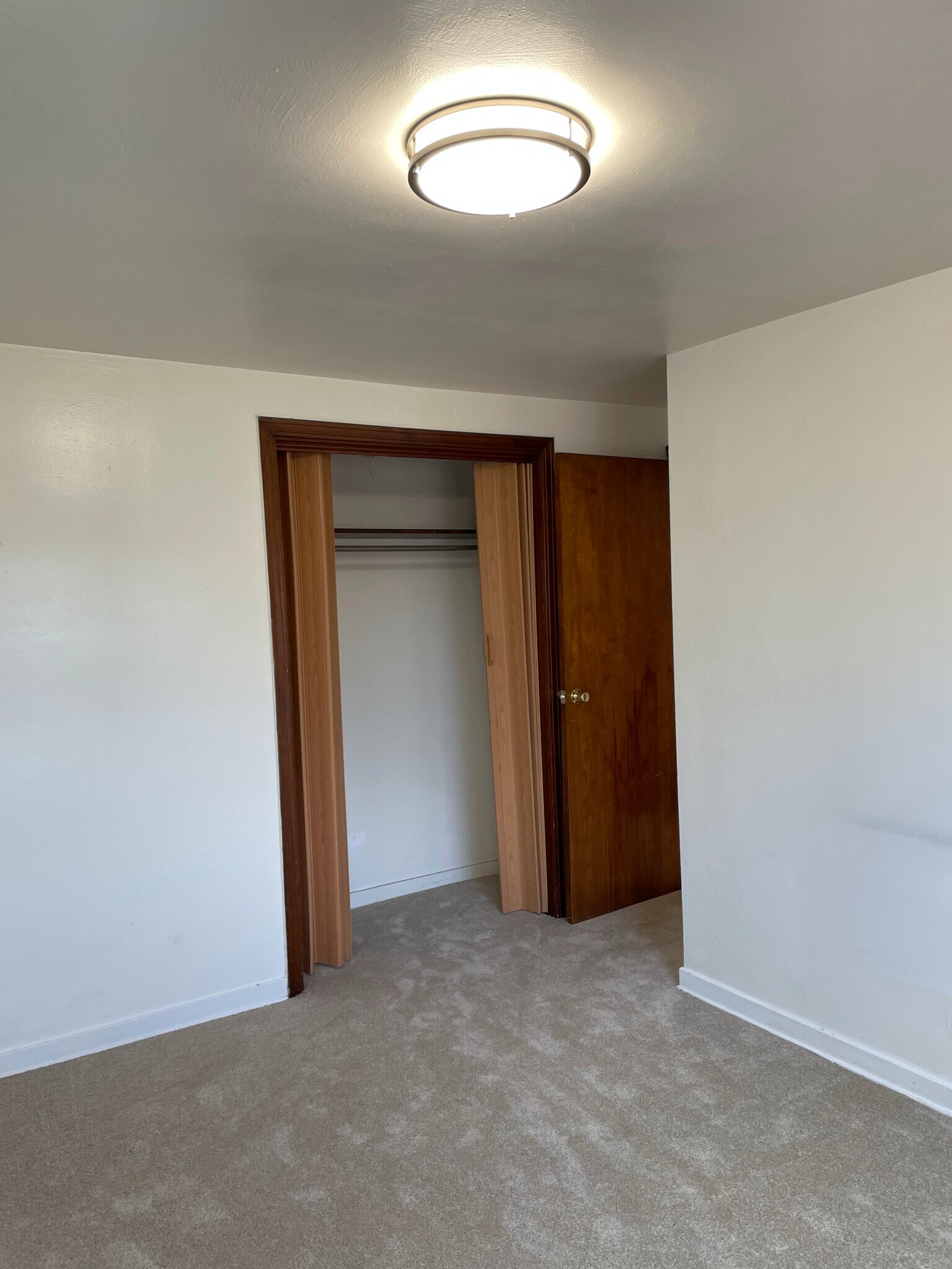 Building Photo - 206 Whipple St