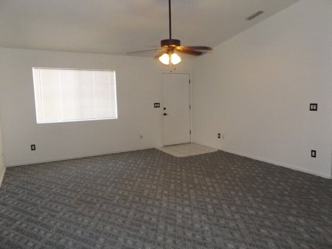 Building Photo - 3 Bedroom - 2 Bath Pool Home