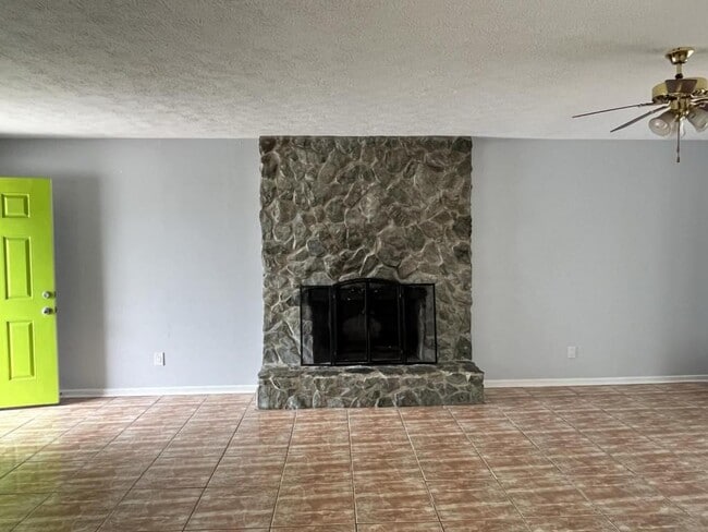 Building Photo - 6213 Sunset Ave