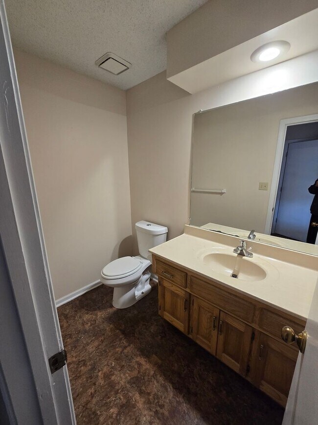 Building Photo - 6642 W 152nd St