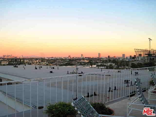 rooftop - 960 Larrabee St