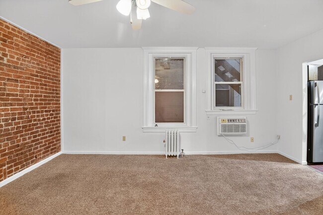 Building Photo - Available Now! 2Bd / 1.5Ba in the Heart of Adams Morgan!