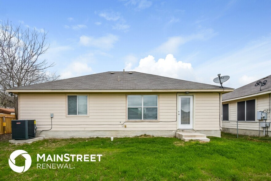 Building Photo - 10 4th St W