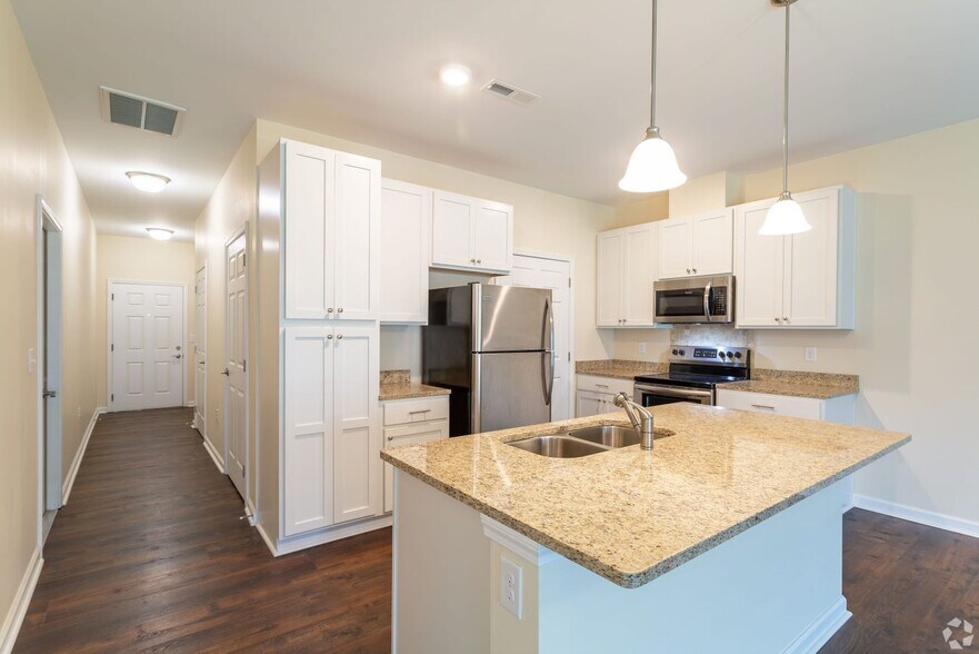 Building Photo - River Oaks Villas