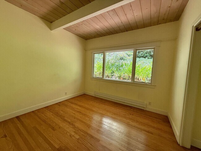 Building Photo - 504 Barone Ln