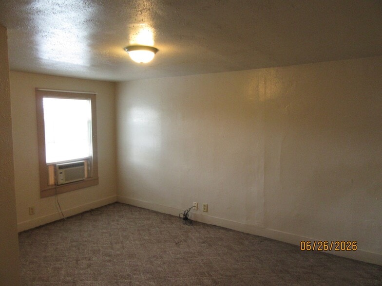 Building Photo - 103 8th St