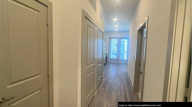 Building Photo - 4550 Windhaven Pkwy