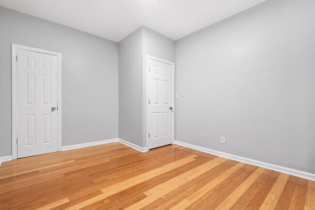 Building Photo - 118 Corbin Ave