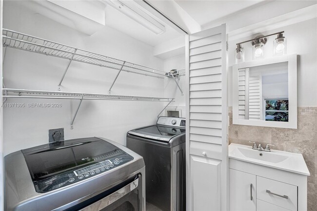 Building Photo - 4150 Ventura Ave