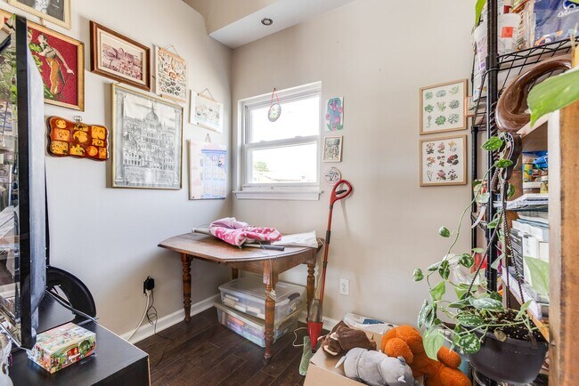 Building Photo - 2324 Berg St