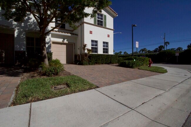 Building Photo - 4616 Tara Cove Way