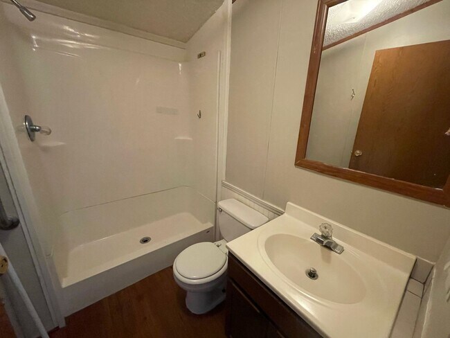 Building Photo - Looking for Acreage? This updated 3 bed, 2 bath home with an inside laundry room sits on 1.5 Acre...