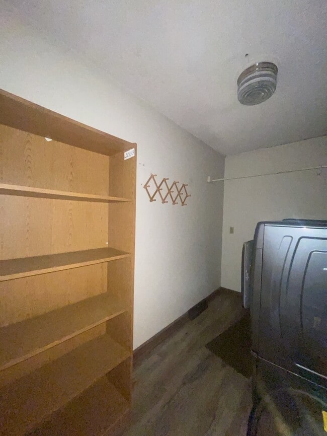 Building Photo - 3 Bedroom 2 Bathroom