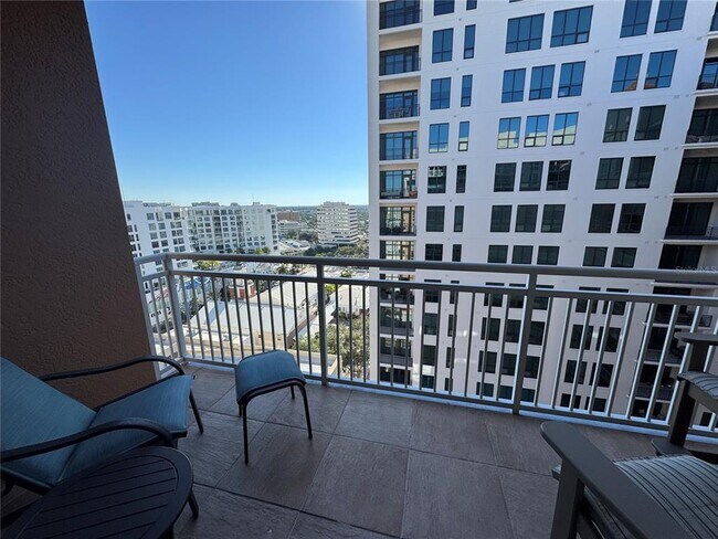 Building Photo - 1350 Main St