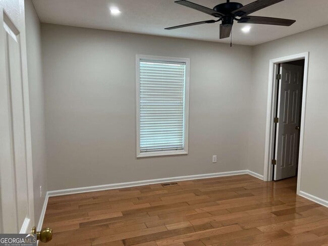 Building Photo - 5075 Mills Dr