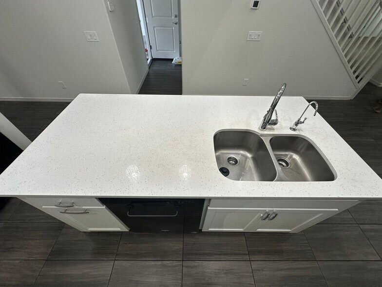 Building Photo - 6322 S 24th Pl