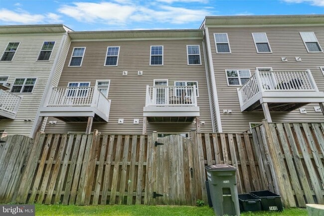 Building Photo - 7410 Riding Meadow Way