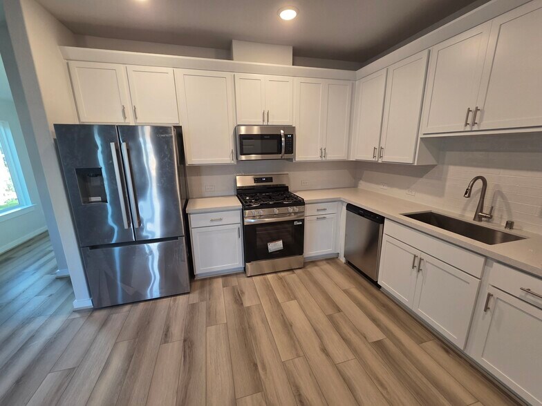 Building Photo - 4519 Pinehurst Trace Dr