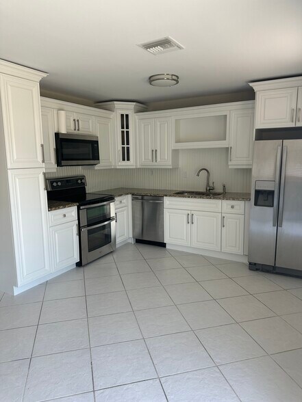 Building Photo - 1019 S Alhambra Cir