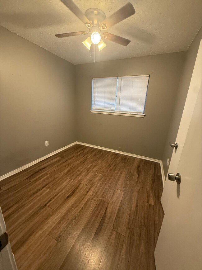 Building Photo - 2300 S Kate Ave