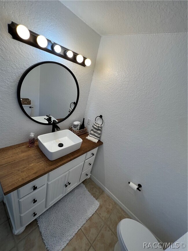 Building Photo - 1211 W Newbury St