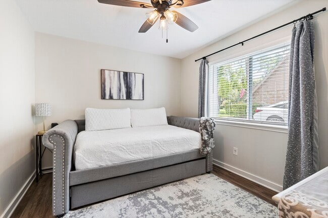 Building Photo - 623 Hickory Ridge Dr