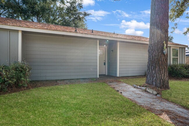 Building Photo - 23118 Whispering Willow Dr