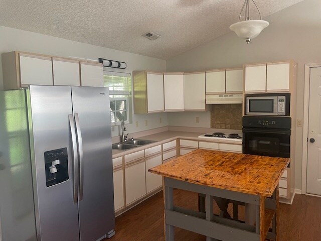 Building Photo - 26 E Meadow Ln