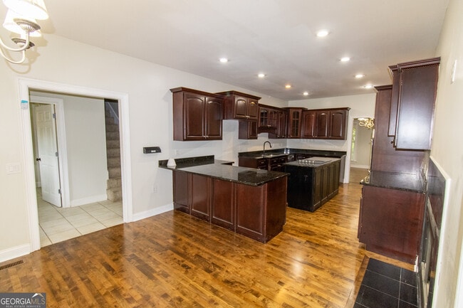 Building Photo - 906 Monarch Cir