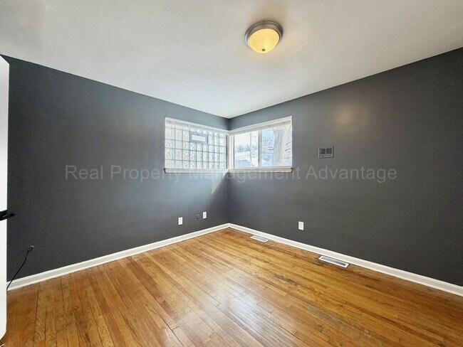 Building Photo - Beautiful Mid-Century 3 Bedroom Steps from Detroit Golf Club!