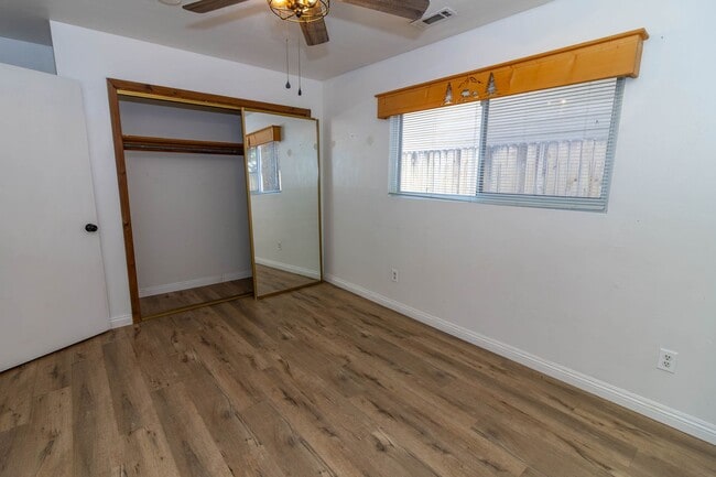 Building Photo - 804 Robinhood Blvd