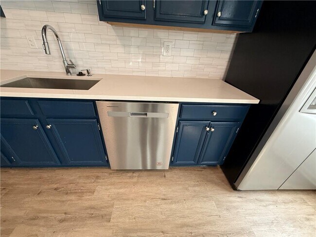 Building Photo - 3859 Meadow Creek Dr