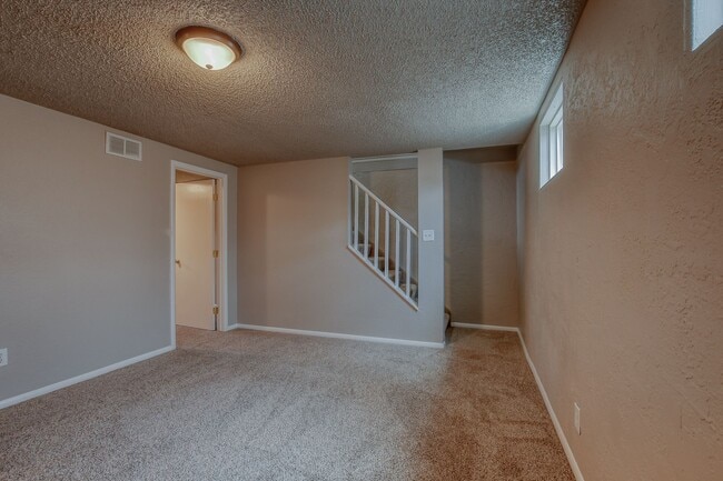 Building Photo - Centrally located 4 bedroom home!