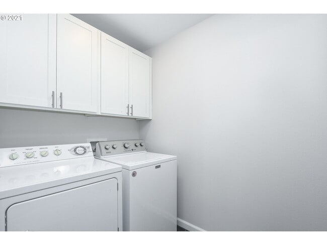 Building Photo - 15300 SW Pumice Ln