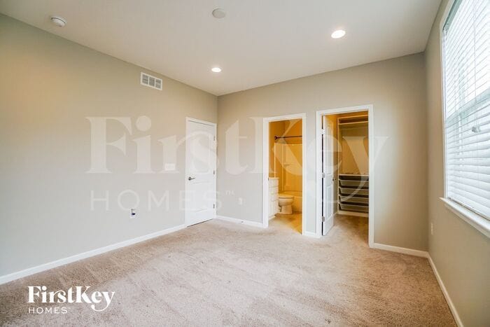 Building Photo - 5946 Ballydugan Dr