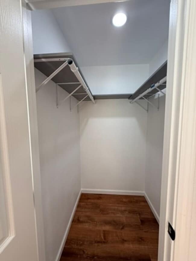 Building Photo - Unfurnished 1 bed/1 bath PET FRIENDLY - wa...