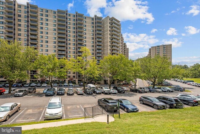 Building Photo - 205 Yoakum Pkwy