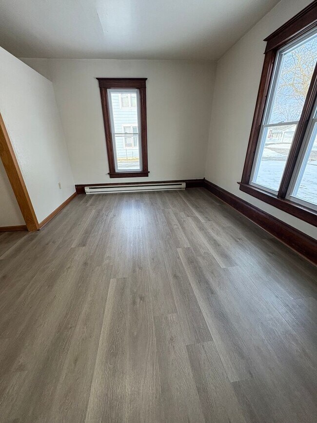 Building Photo - THR -03- Galesville