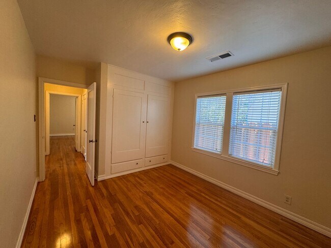 Building Photo - 21 Orange Dr