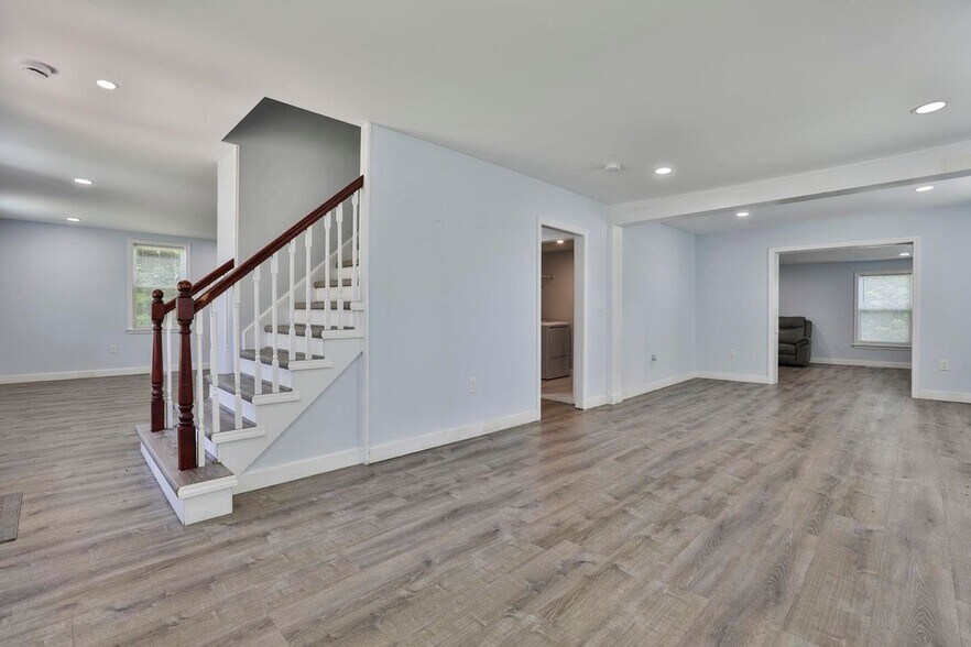 Building Photo - 151 Tolles St