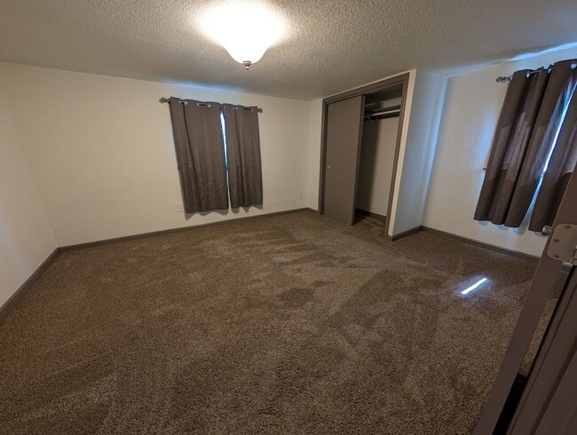 Building Photo - 410 Camas St