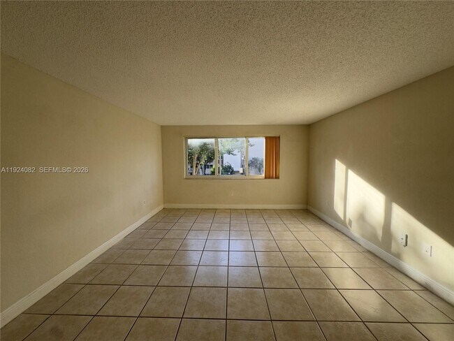 Building Photo - 6930 Miami Gardens Dr