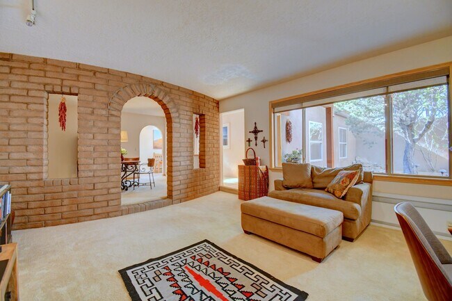 Building Photo - Executive 4 bedroom NE Heights home