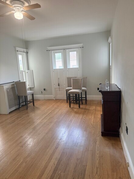 Building Photo - 112 Bonney St