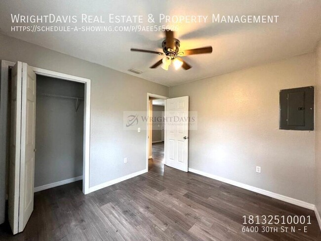 Building Photo - Charming 2/1 duplex in St Pete!