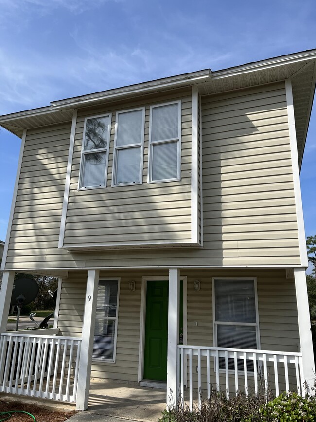 Primary Photo - 9 Lantana Ct