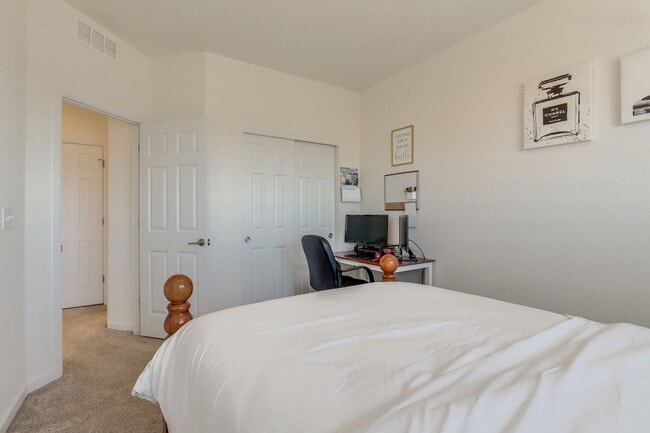 Building Photo - 3 bed 2.5 bath Townhome in Northwest Denver